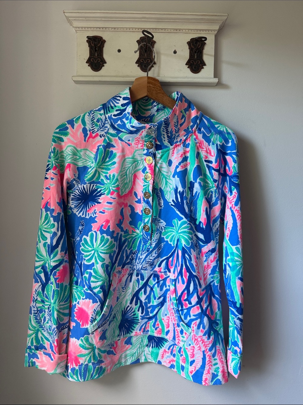 Lilly Pulitzer UPF 50+ Captain Popover Long-Sleeve Top in Tropical Coral Cotton